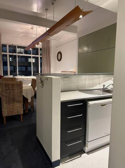Hyper-Central Apartment Downtown โอ๊คแลนด์ ภายนอก รูปภาพ